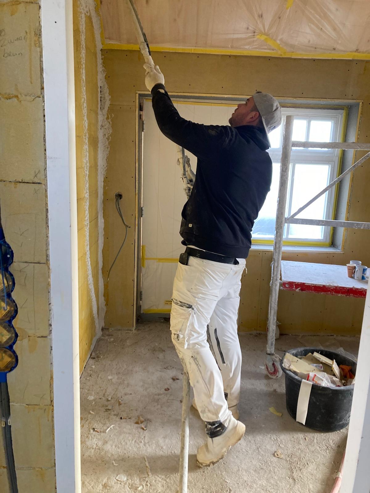 Stukadoor van den Enk aan het werk in Deventer